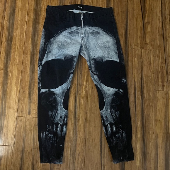 Hudson Super Skinny Jeans Rare Edition Skull Print, Size 30 - Picture 3 of 13